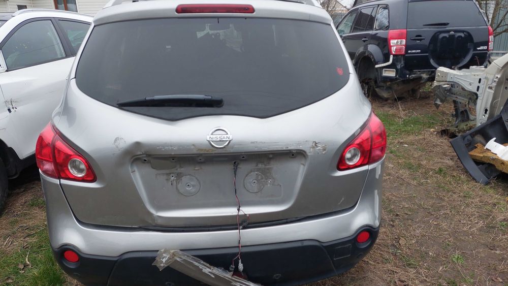 кришка багажника  nissan qashqai j10