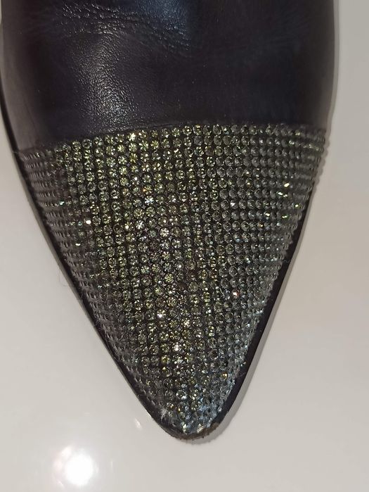 Botim Schutz em couro e cristais tamanho 38