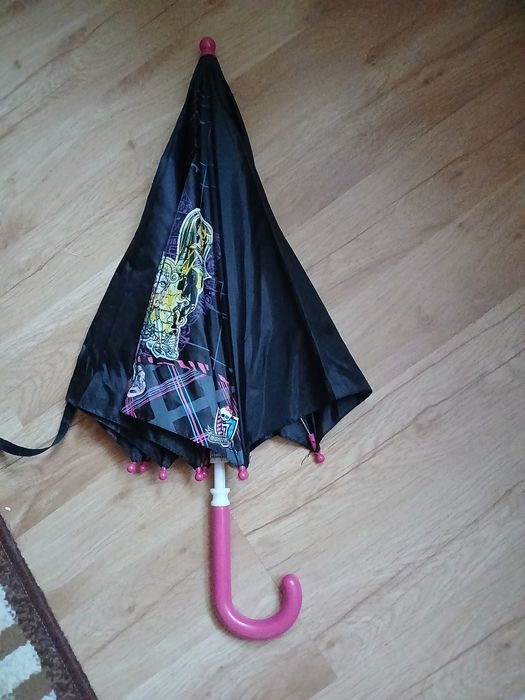 Śliczna parasolka fanki Monster High