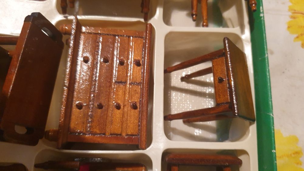 Drewniane miniaturowe stare mebelki dla lalki lalek, ręcznie robione