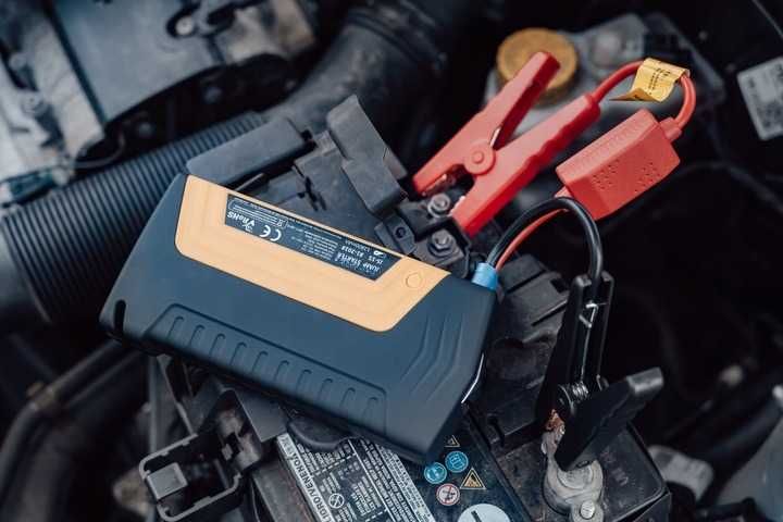 ZESTAW jump starter rozruch booster powerbank 12800mAh młotek kable