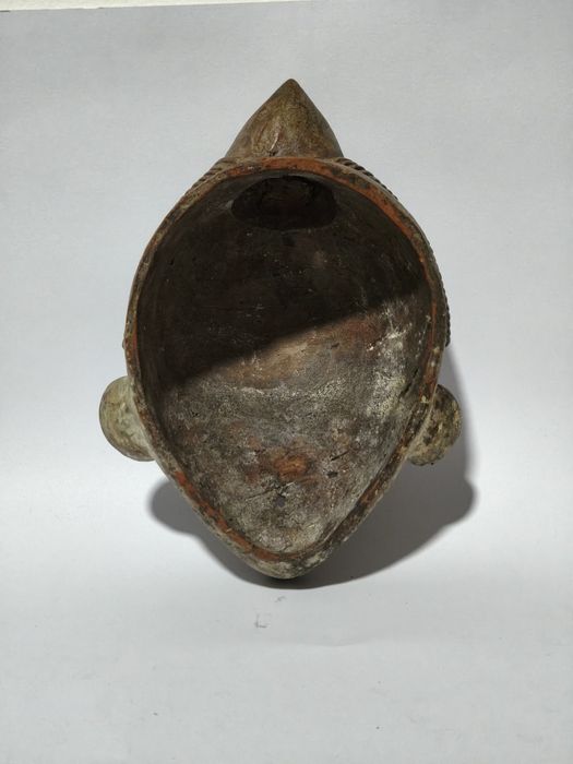 Máscara Tribal Esculpida em Terracota / Cerâmica - 23cm