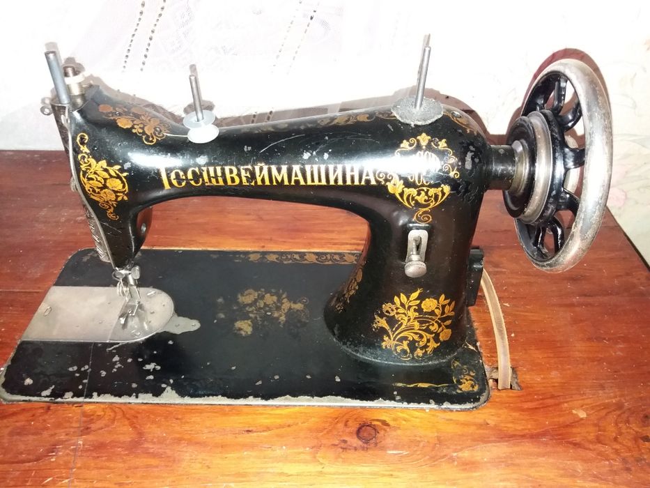 Продам швейную машину
