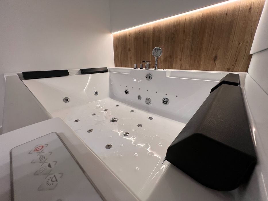 Apartament we Wrocławiu z prywatnym jacuzzi i dużym łóżkiem doby M35
