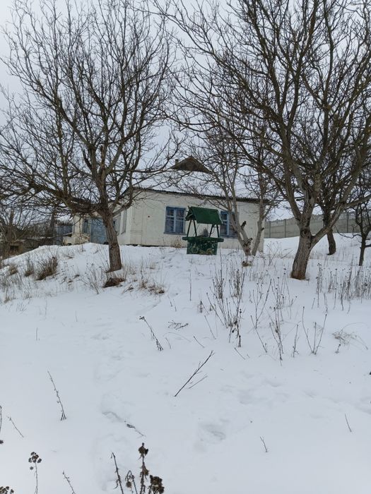Продам хату в мальовничому селі.