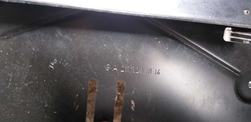 Peça fixação do pneu de socorro Mercedes