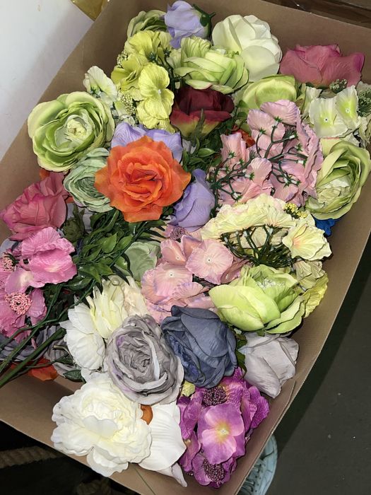 Sztuczne główki kwiatów - wieniec, nagrobki, dekoracje