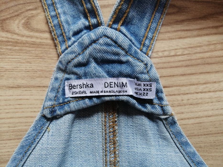 Jeansowa sukienka ogrodniczka Bershka 32 XXS
