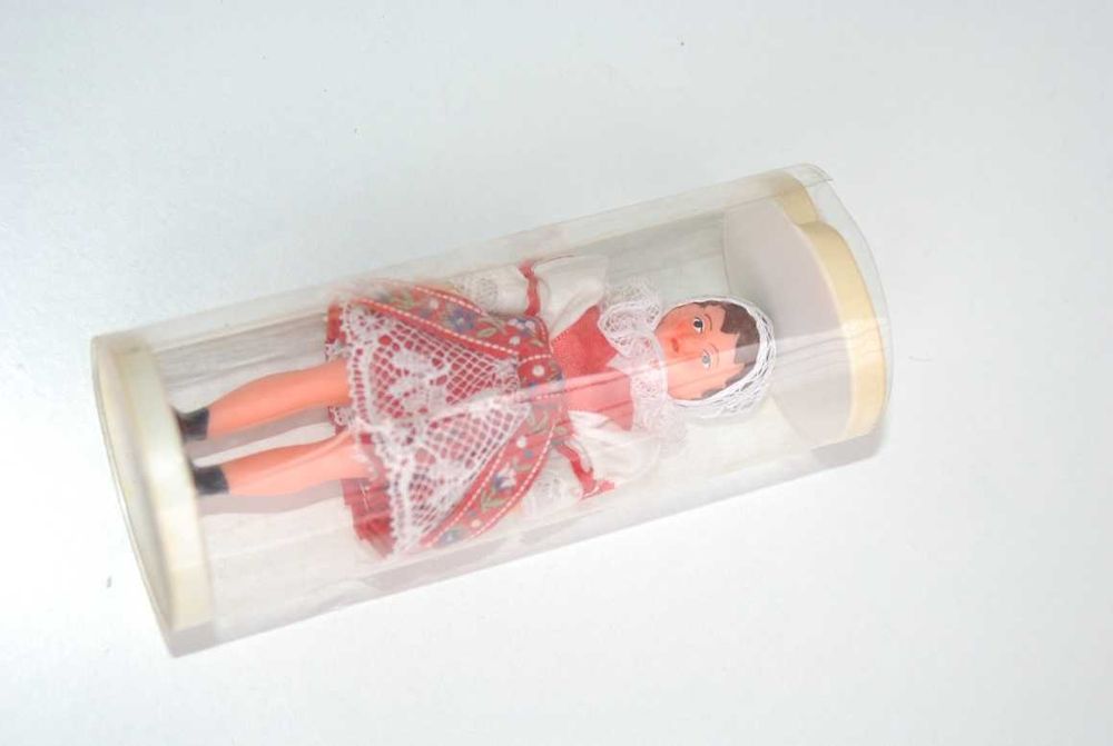 Stara figurka lalka ludowa w pudełku antyk zabytek