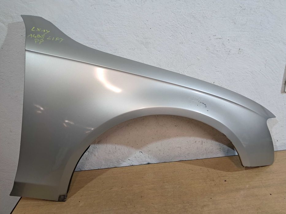 Błotnik prawy przedni A4 S4 B8 LIFT przód LX1Y