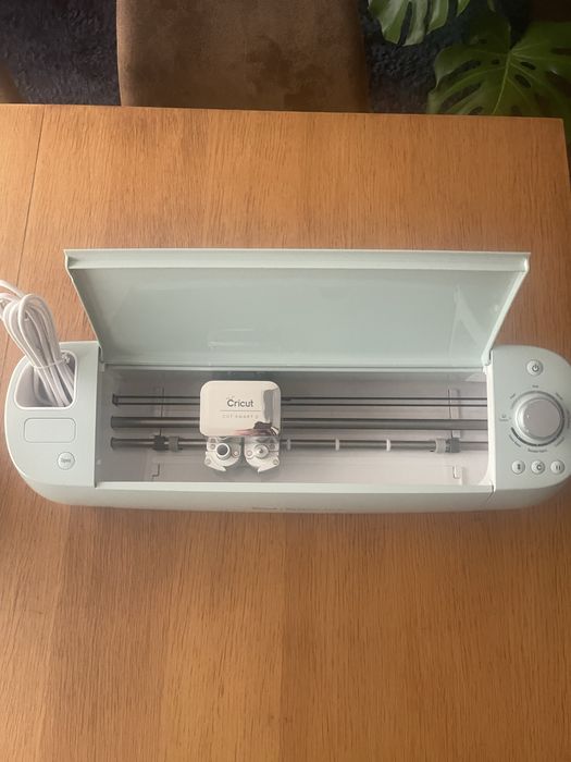 máquina de corte eletrónica Cricut Explore Air 2 em excelente estado de conservação e totalmente funcional