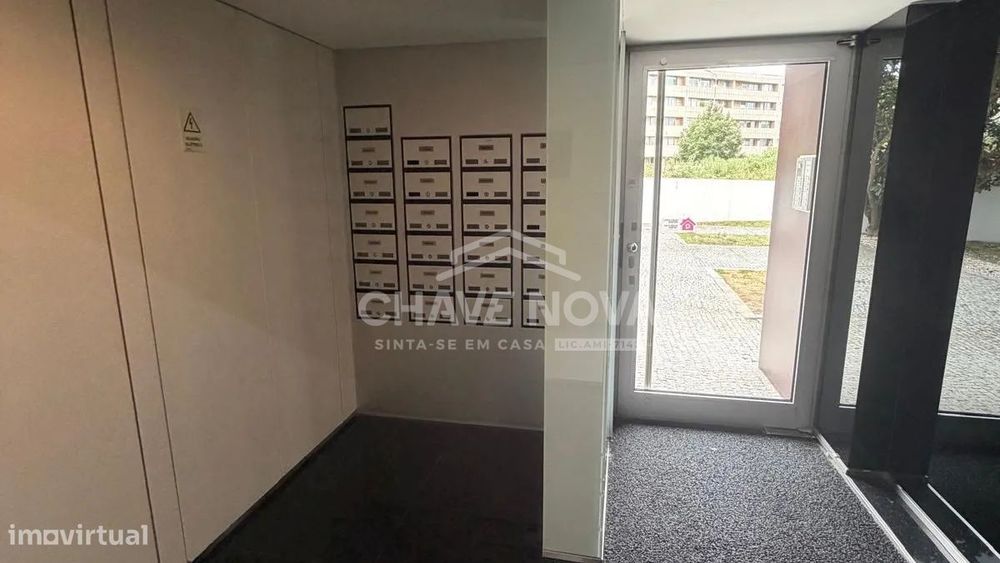 APARTAMENTO T2 | CANIDELO | 103 M² | VARANDA 5,60 M² | BOX 17,50 M² |