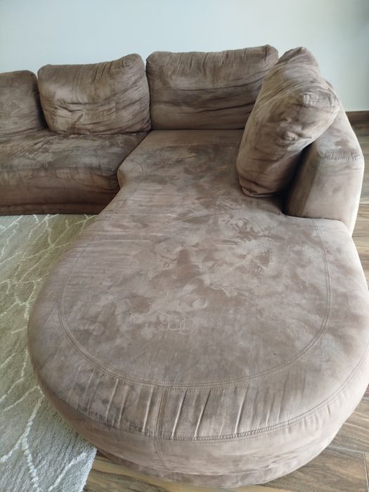Sofá castanho com chaise longue