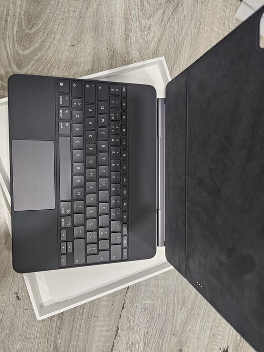 Magic Keyboard Apple iPad Air de 13 polegadas (M3) - Português - Preto