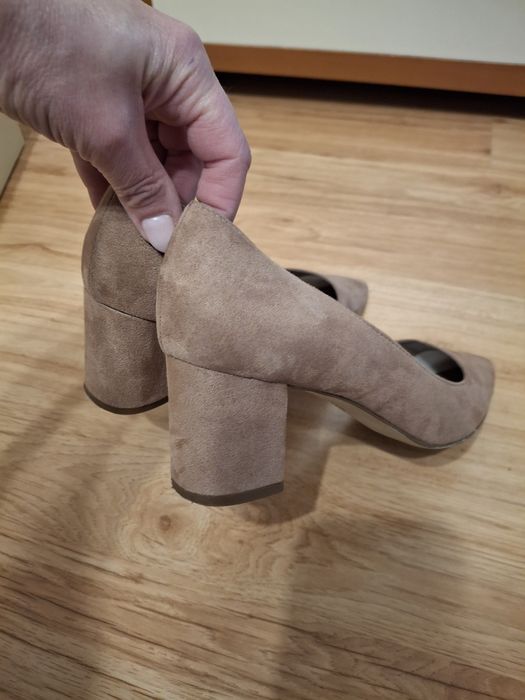 Buty damskie zamszowe beżowe roz. 39 jak nowe