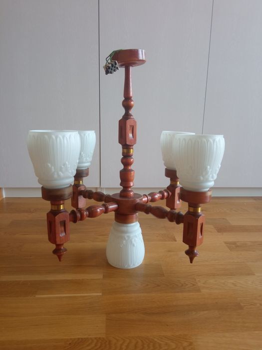 Lampa z pięknymi kloszami