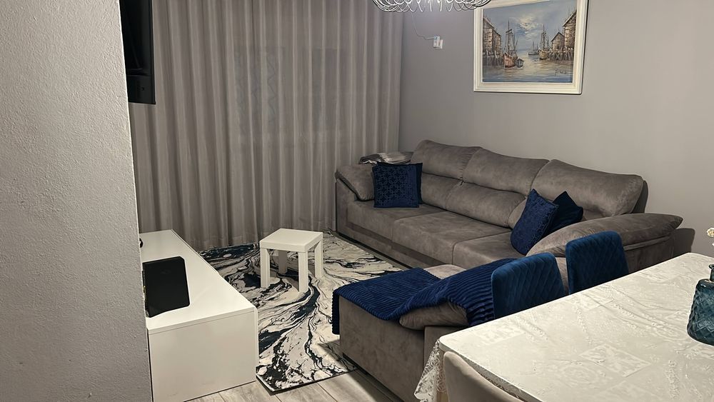 Sofá cinza claro de 3 lugares extensivos