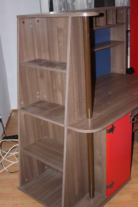 Biurko, biurko szkolne biurko z półkami.