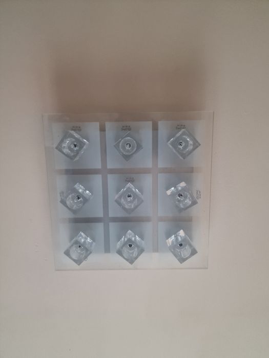 Lampa na sufit ze zmieniającym się światłem