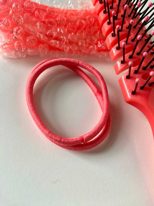 Conjunto escova e molas de cabelo