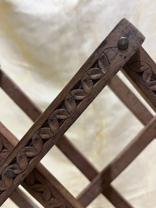 Drewniany stojak na wino