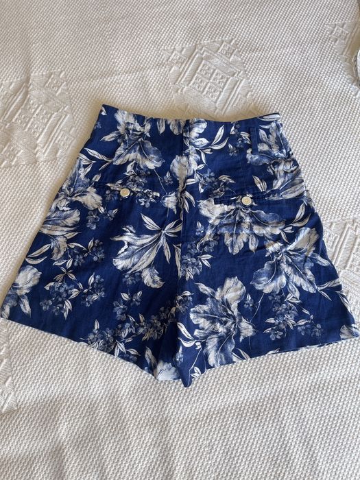 Calções florais em azul da Zara