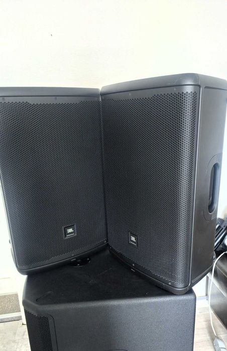 Głośniki aktywne 2x JBL EON 715 plus pokrowce stan bardzo dobry.