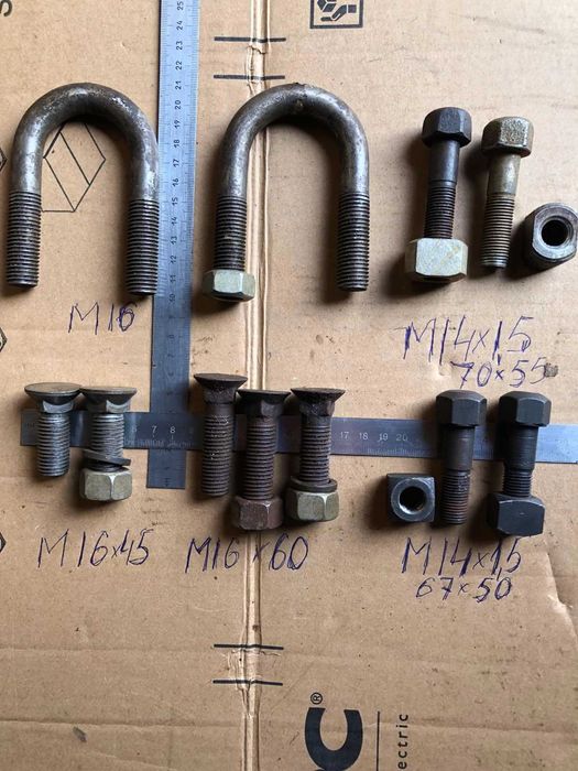 Болти, хомут на екскаватор АТЕК для траків і на відвал.