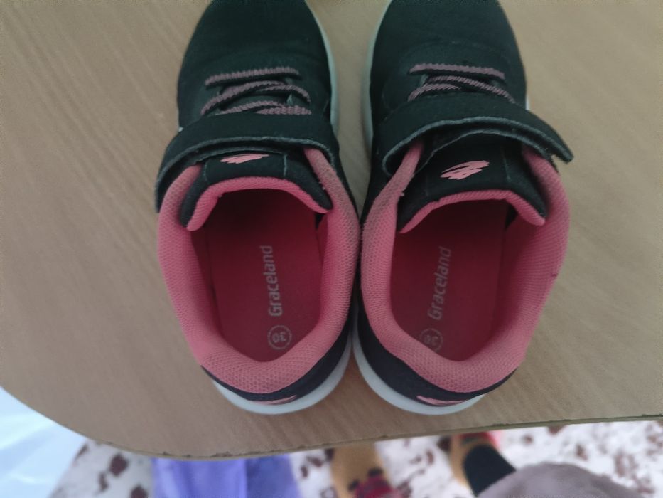 Кросівки фірмові, 30 розмір, 18 устілка