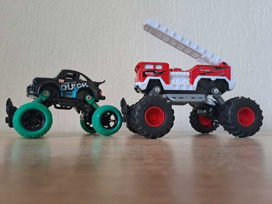 Новий комплект метал іграшок джип+пожежна машина  інерційні