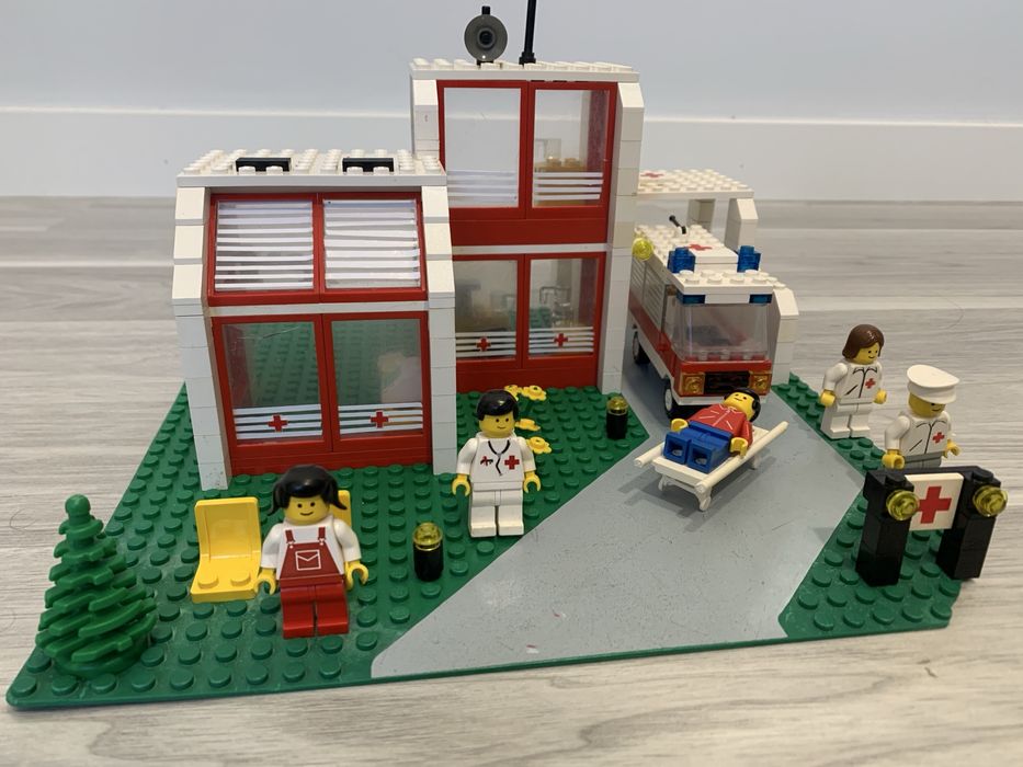 Lego 6380 emergency treatment center