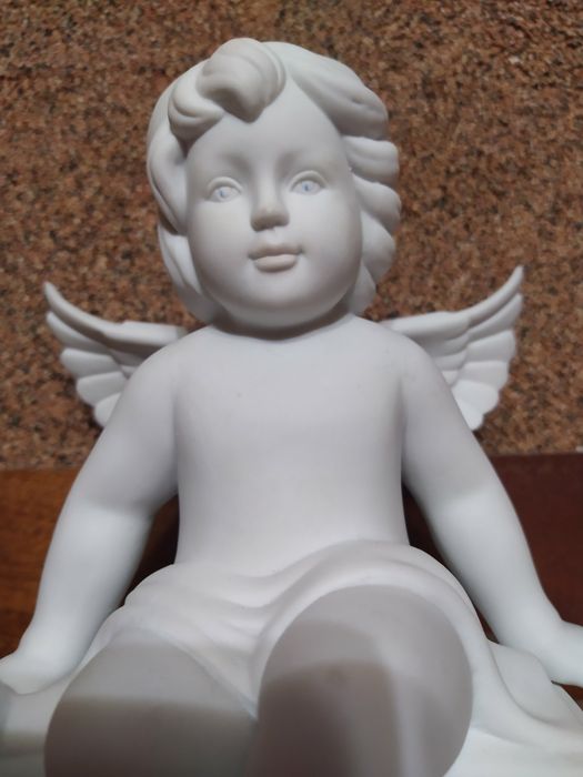 Фарфоровая статуэтка