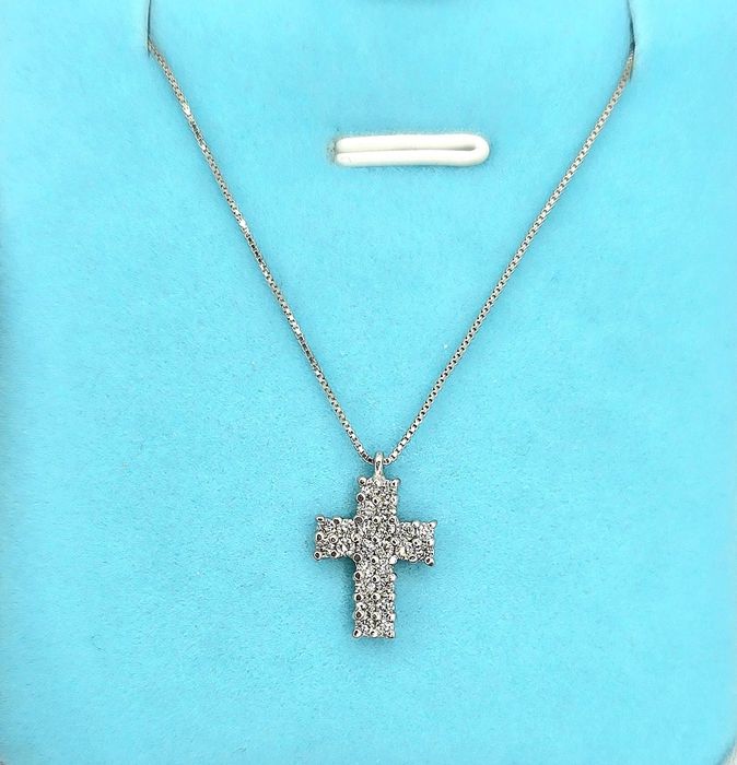 Подвеска с цепочкой и бриллиантами