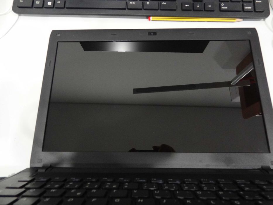 display slim de 14"  e 40 pinos, muito bom estado sem anomalia