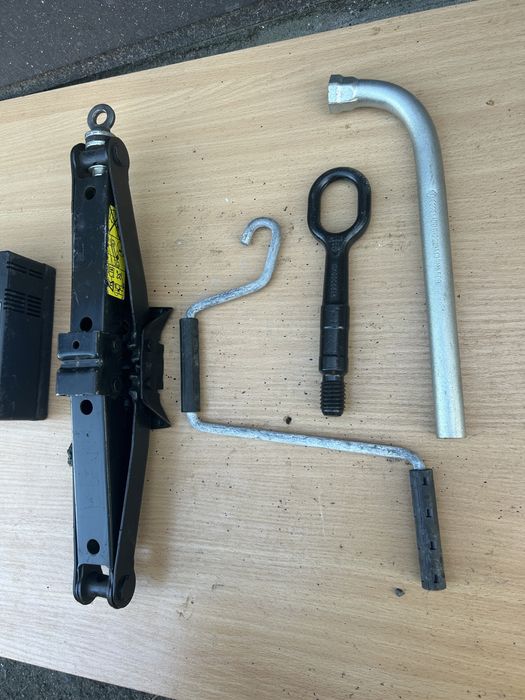 Домкрат VW Passat B7 B8 Golf 6 7 8 Touran Caddy Skoda A5 A7 Rapid