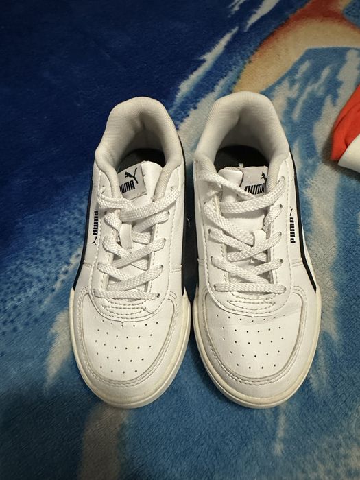 Tennis de menino como novos