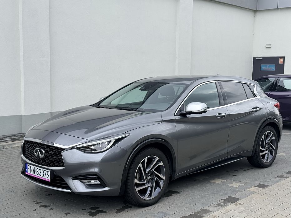 Infiniti Q30