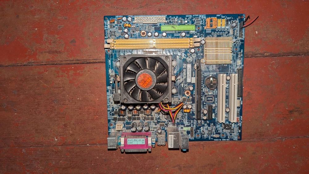 Материнська плата Gigabyte GA-M61VME-S2 (Socket AM2) + Кулер