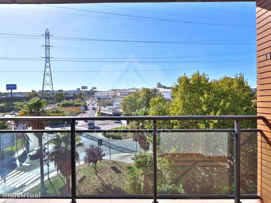 Apartamento T3 com box no Condomínio Blue Garden, em Sacavém