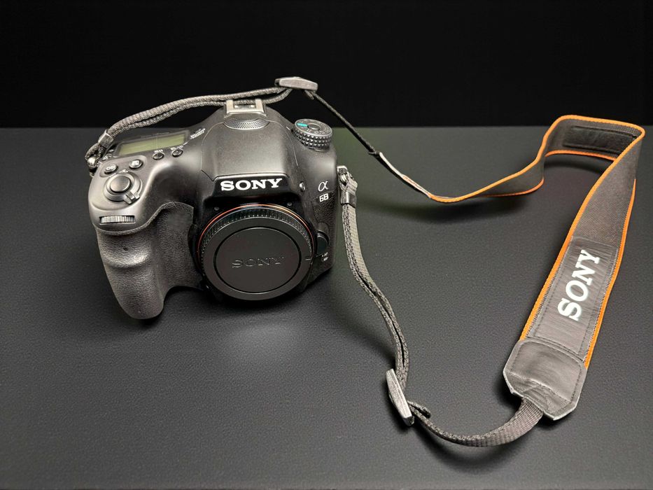 Sony A68 + 2 obiektywy (18-55 + 70-300) Stan jak nowy, komplet!