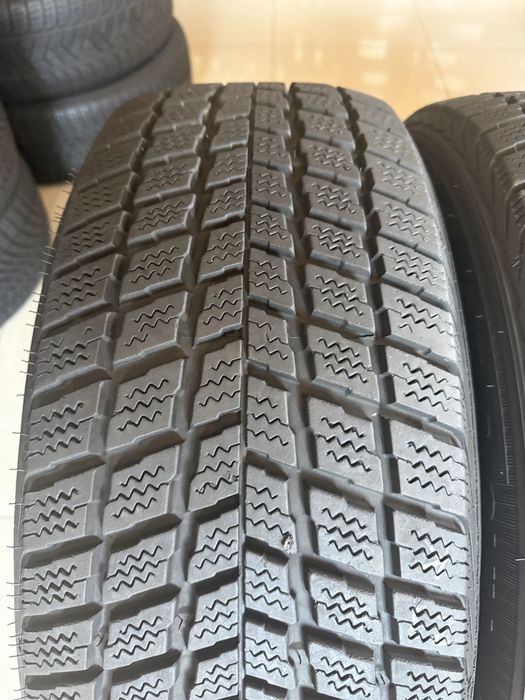 Шини зимові 255/60/18 Roadstone 255/60r18