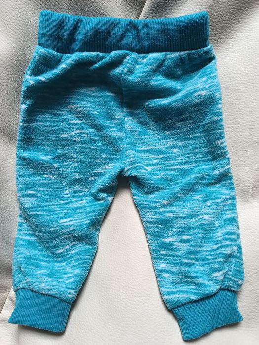 Niebieskie dziecięce dresowe spodenki unisex rozmiar 68cm