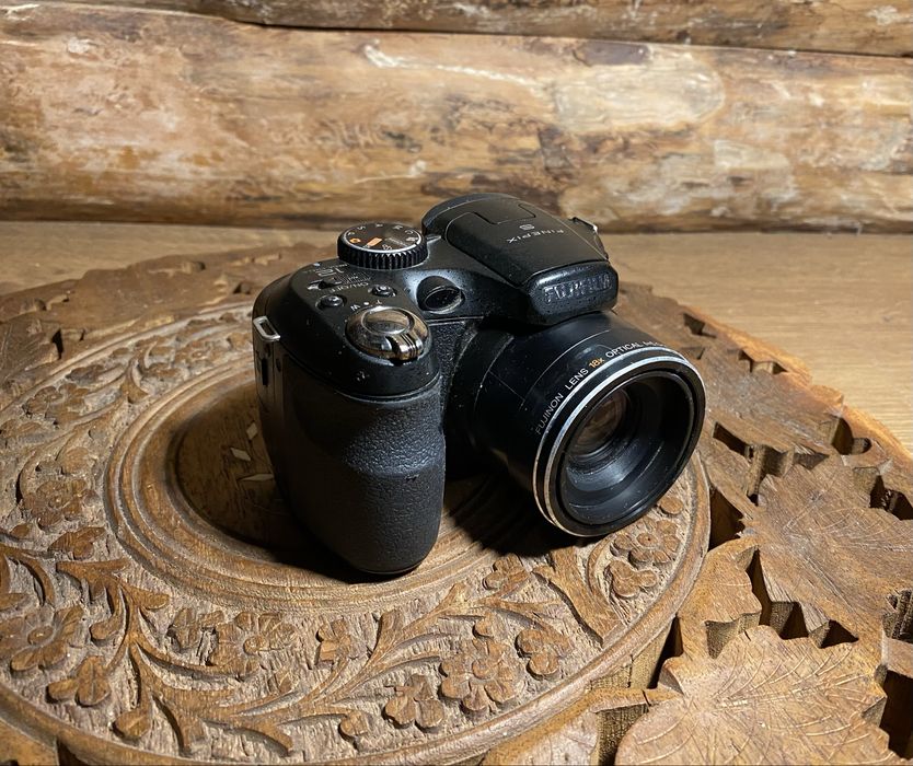 Aparat fotograficzny Fujifilm cyfrowy FinePix S1800 digital camera