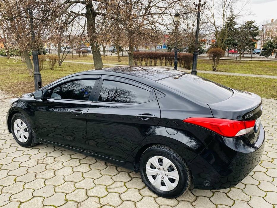 Hyundai Elantra 2013 год Газ/бензин