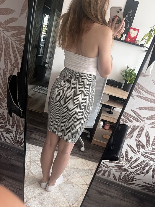 Wzorzasta długa spódnica midi maxi elegancka we wzory czarno biała mango dopasowana