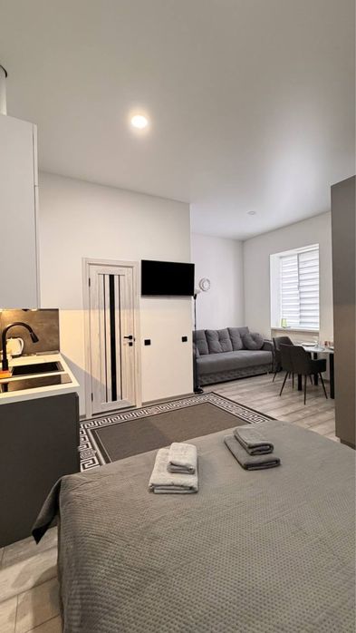 Світло є, безперебійне  живлення. Оренда, подобово. Центр.