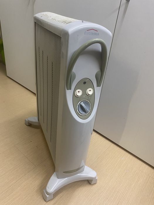 Aquecedor elétrico da marca Electronia,