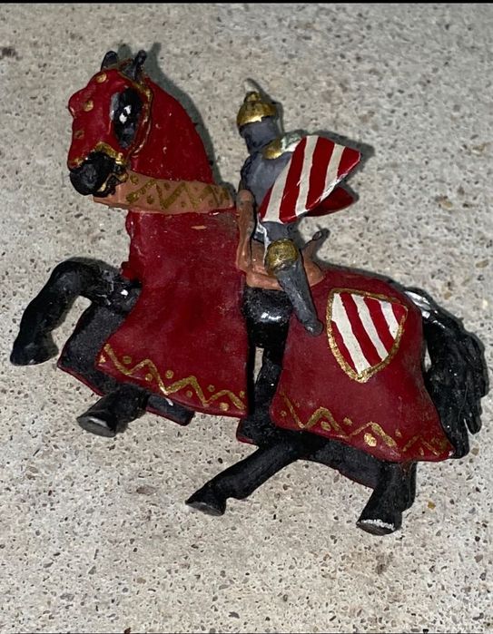 Cavaleiro medieval de chumbo