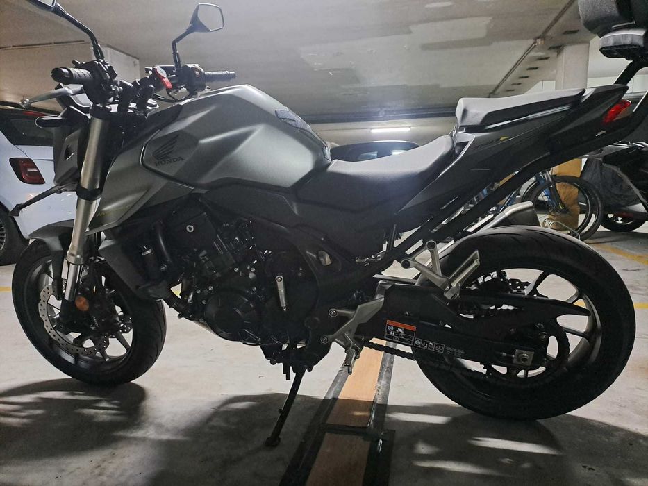 CB750 Hornet 2024 cinzenta metalizada, 92hp, quick shifter up/down, garantia até junho 2029.