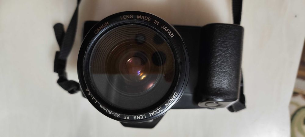 Canon EOS 1000 + flash Speedlite 200E